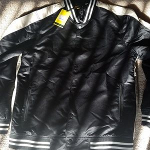 Bomber jacket with buttons and pockets